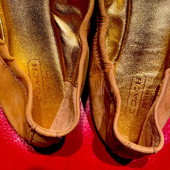 Coach Beautiful Nude Suede Gold Leather Lining Logo Flower Flats - Picture 8 of 12